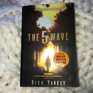 The 5th Wave book by Rick Yancy